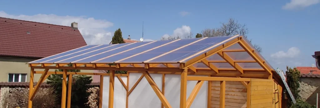 Polykarbonátové zastřešení bazénu